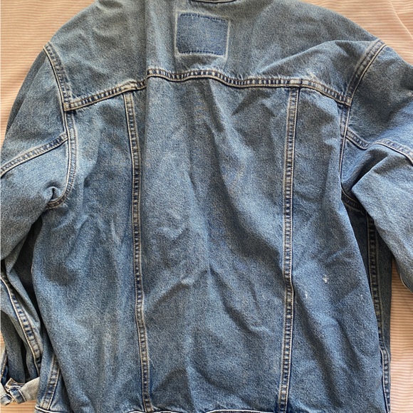 Vintage oversized Levi’s denim jacket - Picture 3 of 6